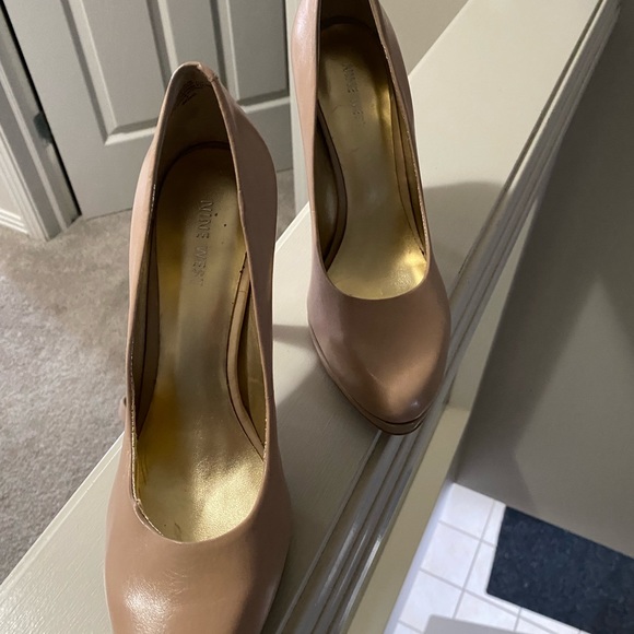 Nine West Pump. Leather. Tan platform. Comfortable - Picture 2 of 2
